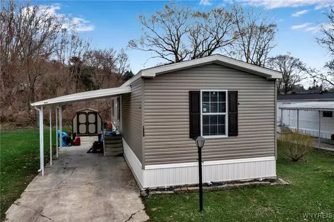 1002 Wish Cir, East Aurora, NY 14052