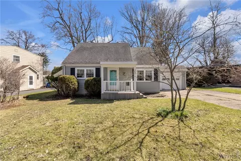 23 N Burbank Dr, Amherst, NY 14226