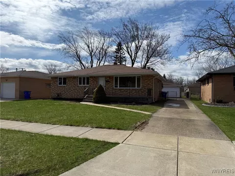 181 Elmsford Dr, West Seneca, NY 14224