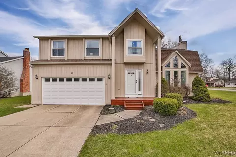 11 Royal Oak Cir, Grand Island, NY 14072