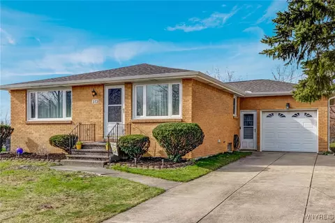 272 Carriage Park, West Seneca, NY 14224