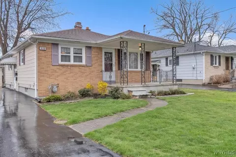 80 Banner Ave, Lancaster, NY 14086