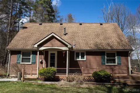 13615 Ward Rd, Holland, NY 14080