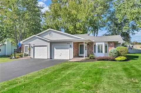 4810 Cambridge Dr #B, Lockport, NY 14094