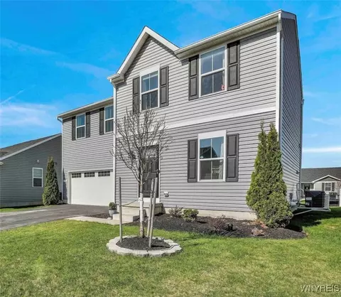 54 Allie Ln, Hamburg, NY 14075