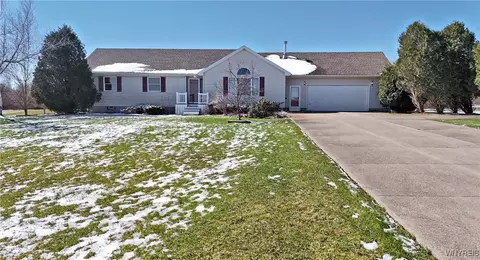 8490 Hahn Rd, Pomfret, NY 14063