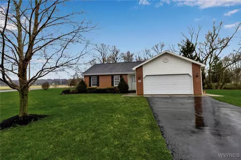 2196 Florence Dr, Ransomville, NY 14131