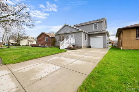 83 Margaret Rd, Amherst, NY 14226