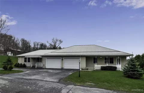 6963 Hillside Dr, Pavilion, NY 14525