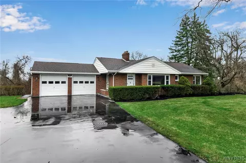 7401 Rochester Rd, Lockport, NY 14094