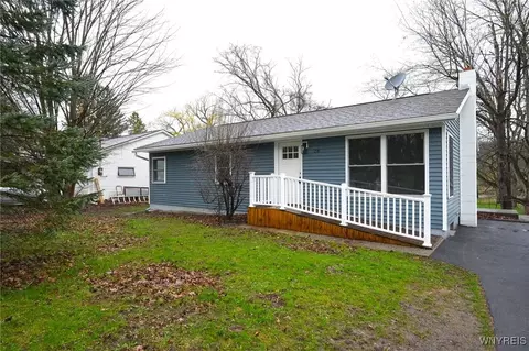 28 Munson St, Le Roy, NY 14482