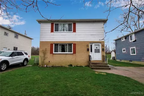 70 Strasbourg Dr, Cheektowaga, NY 14227
