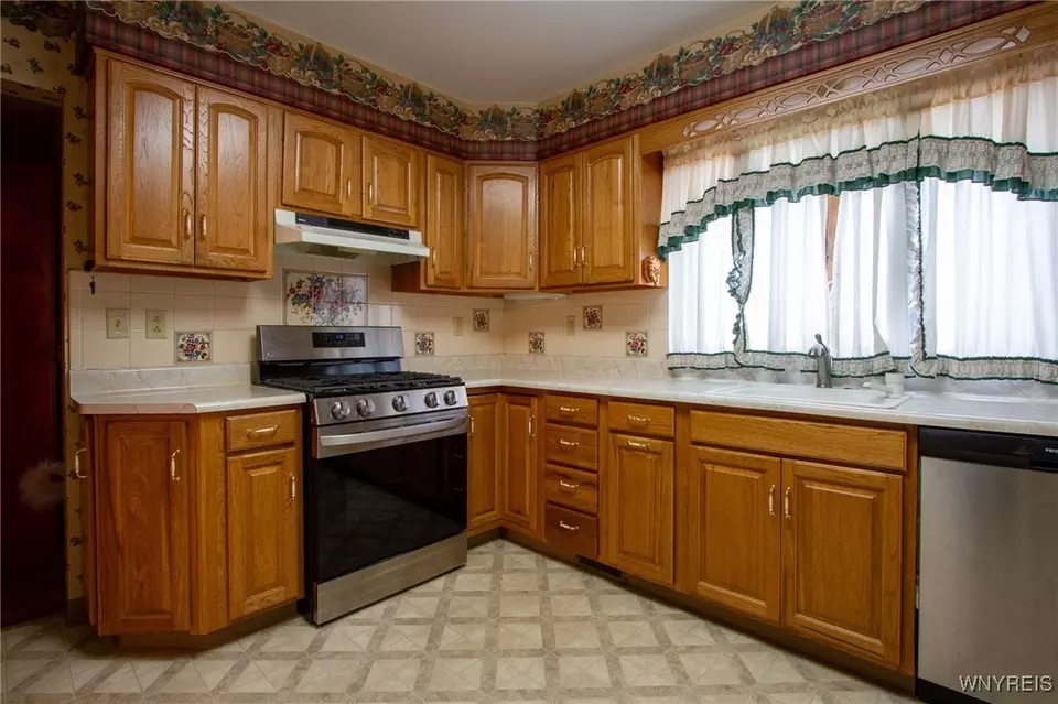 Kitchen - 257 Westgate Rd, Kenmore, NY 14217 photo 3 of 4