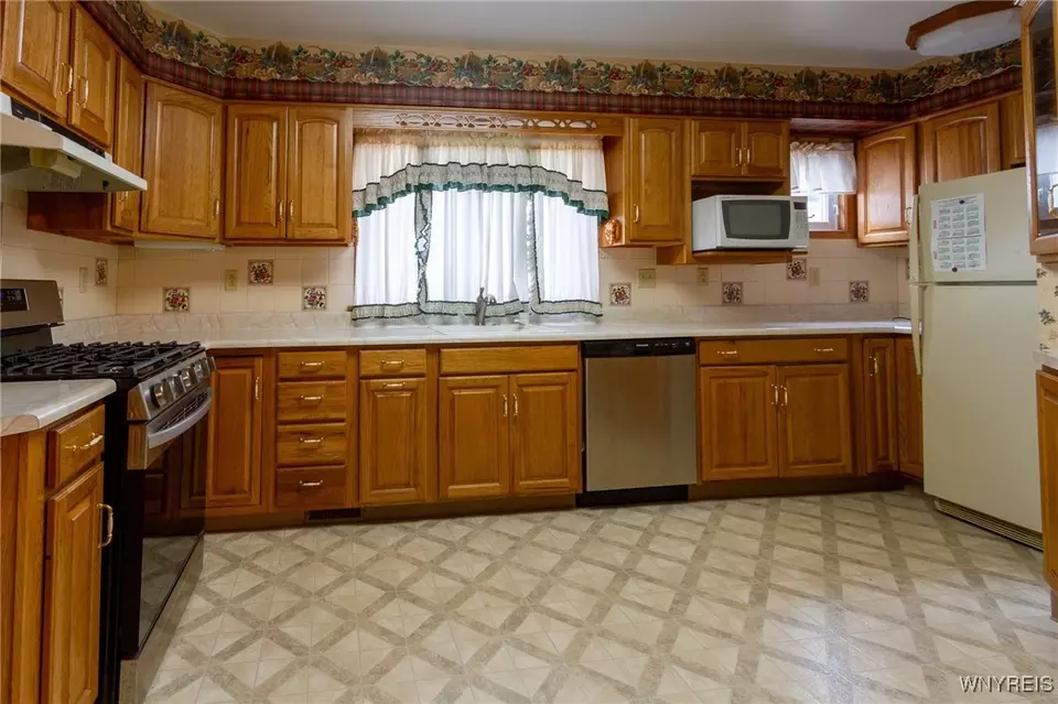 Kitchen - 257 Westgate Rd, Kenmore, NY 14217 photo 4 of 4