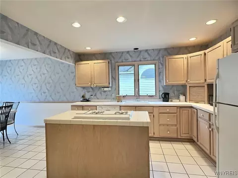 Kitchen - 8 Eagles Trce, Amherst, NY 14221 photo 2 of 4