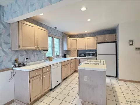 Kitchen - 8 Eagles Trce, Amherst, NY 14221 photo 1 of 4