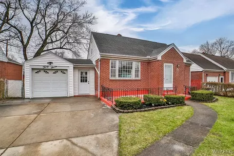 37 Pinevale Ct, Cheektowaga, NY 14215