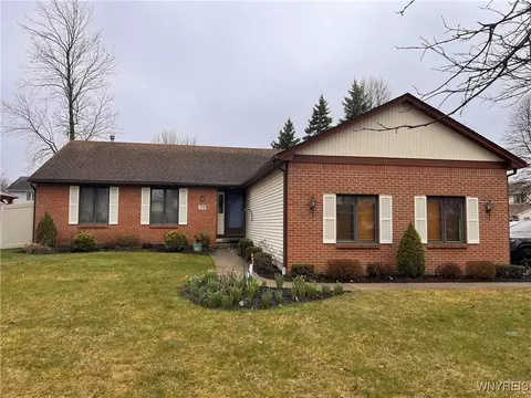 59 Gina Mdws Mdw, East Amherst, NY 14051