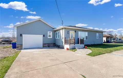 1076 Saunders Sett Rd, Lewiston, NY 14092