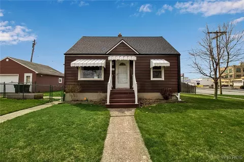 3 Tussing Ln, Tonawanda, NY 14150