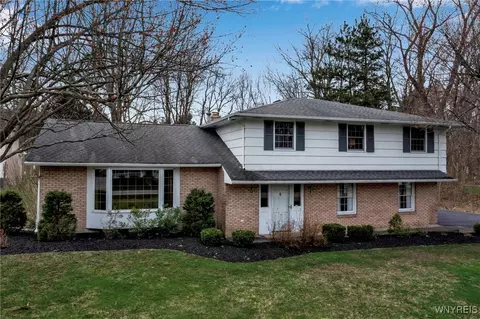 4700 Margaret Dr, Clarence, NY 14031