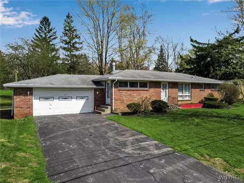 5677 Sterling Rd, Hamburg, NY 14075