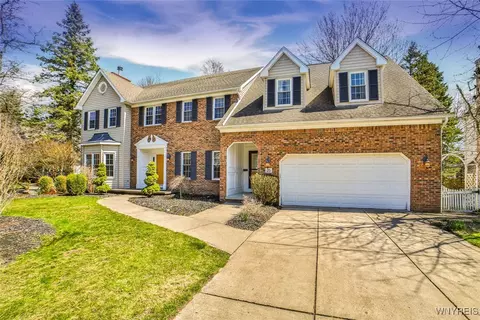 25 Pinelake Ct, Amherst, NY 14221