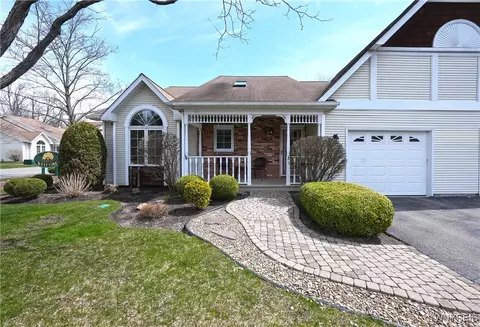 2 Sugar Berry Ln, Amherst, NY 14221