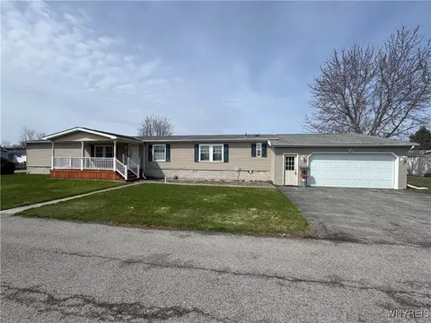 6249 Bayview Sta, Newfane, NY 14108