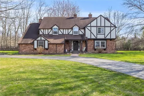 700 Mountain View Dr, Lewiston, NY 14092