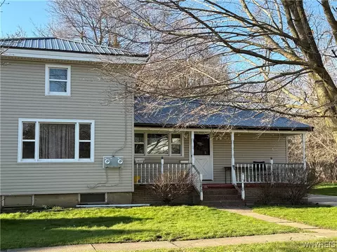42 Mechanic St, Gowanda, NY 14070