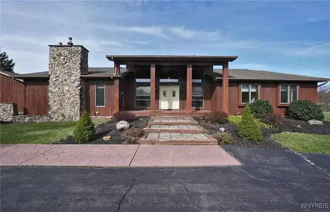 8998 Sandrock Rd, Eden, NY 14057