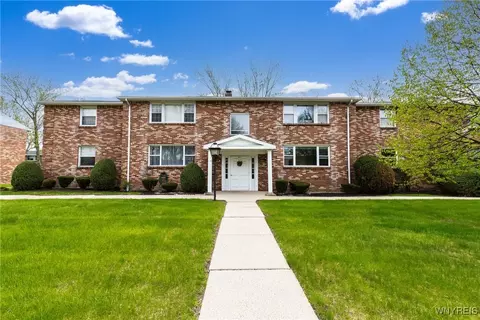 61 Old Lyme Dr #2, Amherst, NY 14221