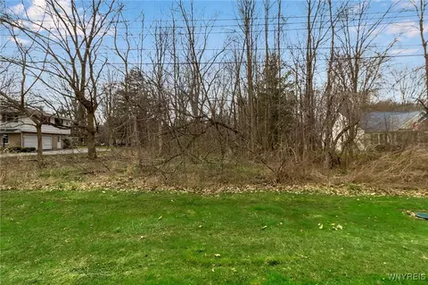 4710 Margaret Dr, Clarence, NY 14031