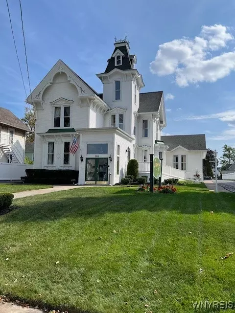 186 East Ave, Lockport, NY 14094