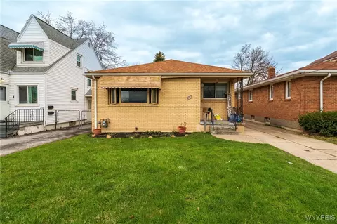 407 Pine Ridge Rd, Cheektowaga, NY 14225