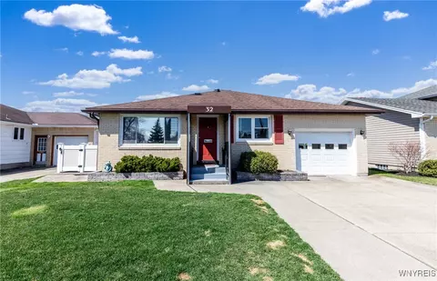 32 Biscayne Dr, Cheektowaga, NY 14225