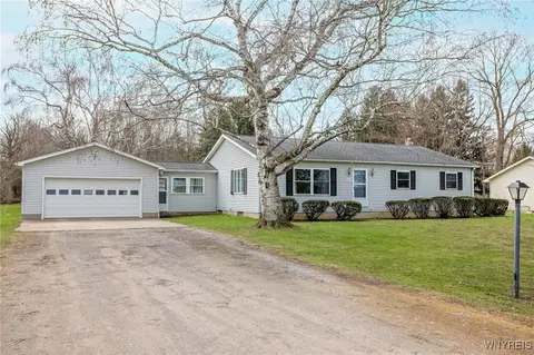 5652 Little Canada Rd, Bethany, NY 14054