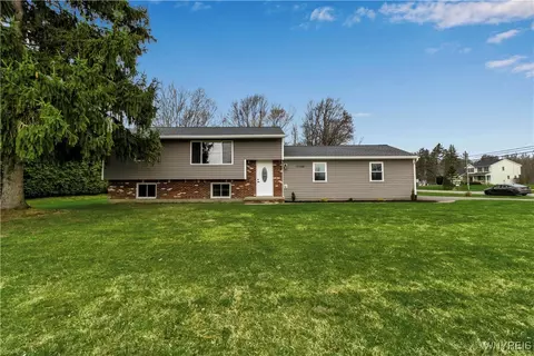 7130 Goodrich Rd, Clarence Center, NY 14032