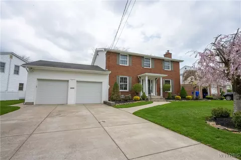 152 Cranwood Dr, West Seneca, NY 14224