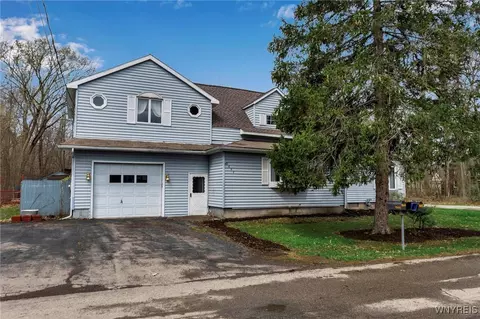 9644 Northfield St, Evans, NY 14006