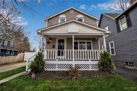44 Holland Ave, Lancaster, NY 14086