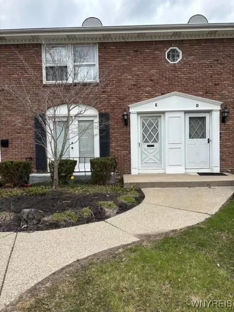 80 Guilford Ln #E, Amherst, NY 14221