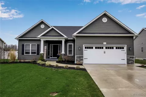 511 Riverwalk Dr, Lewiston, NY 14092