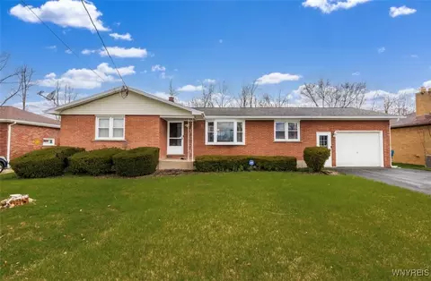 8636 3rd Ave, Niagara, NY 14304
