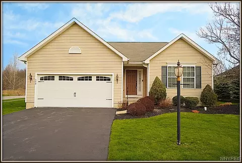 549 Riverwalk Dr, Youngstown, NY 14174