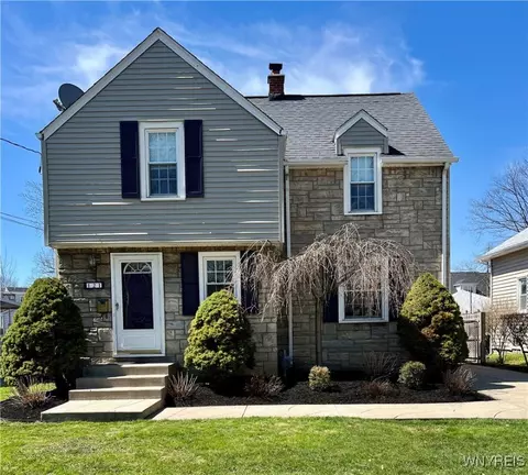 121 Los Robles St, Amherst, NY 14221