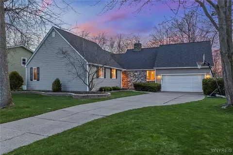 236 Marlin Dr, Grand Island, NY 14072
