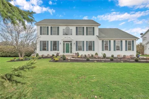 8176 Driftwood Ct, Buffalo, NY 14221
