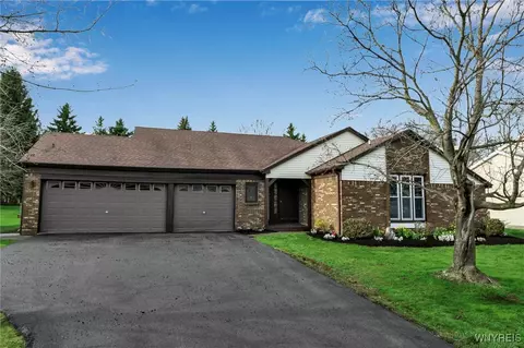 75 Wetherstone Dr, West Seneca, NY 14224